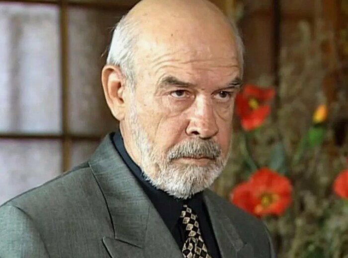    Лев Борисов в роли Антибиотика.