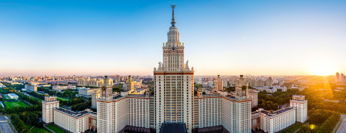 Источник: https://msu.ru/upload/iblock/7f9/tlgz1k2j1i8r6tkaebxa55qkbrdql40h/banner_MGU_vesna_leto_22.jpg