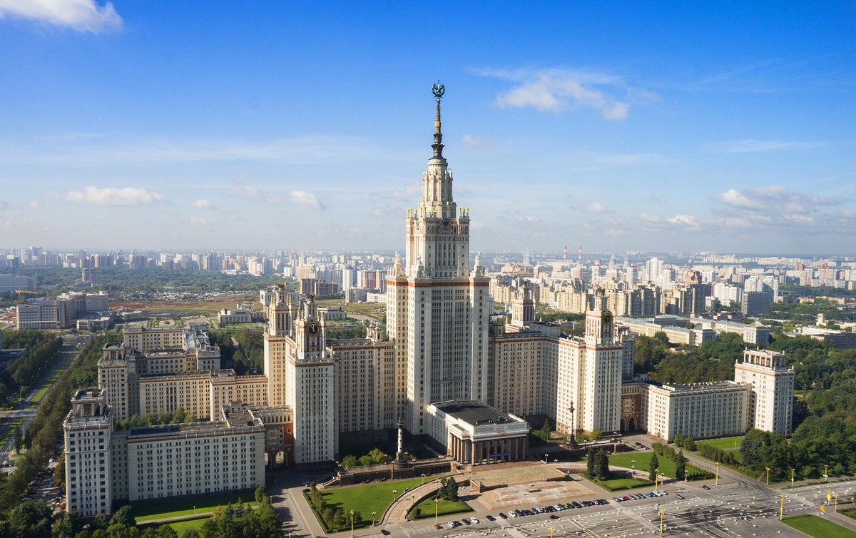 Источник: https://moskultura.ru/wp-content/uploads/2023/08/glavnoe-zdanie-mgu-na-vorobyovyh-gorah.jpg