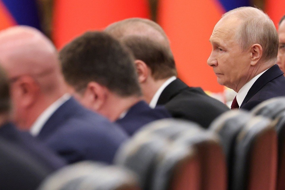   Путин пригласил председателя Госсовета КНР Ли Цяна посетить Россию REUTERS