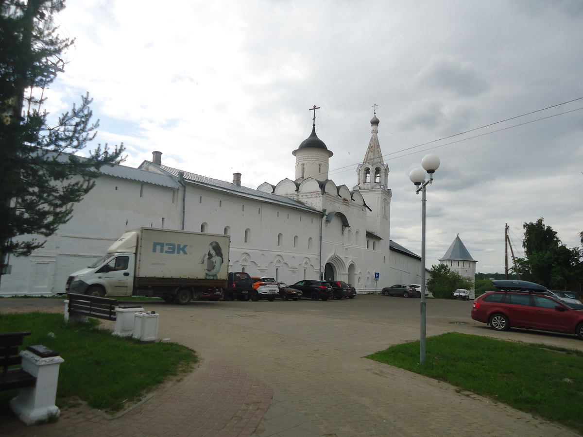 Крепостные стены монастыря. Из архива автора.