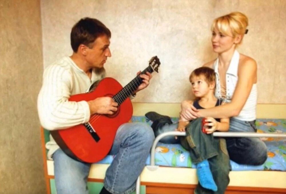    Семья актёра, погибшая в автомобильной катастрофе 3 ноября 2007 года. Кадр видео