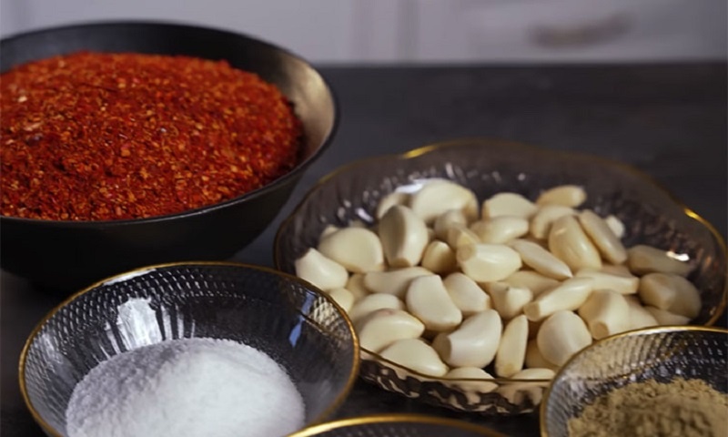 Аджика для шашлыка и жареного мяса: насыщенный вкус всего за 10 минут