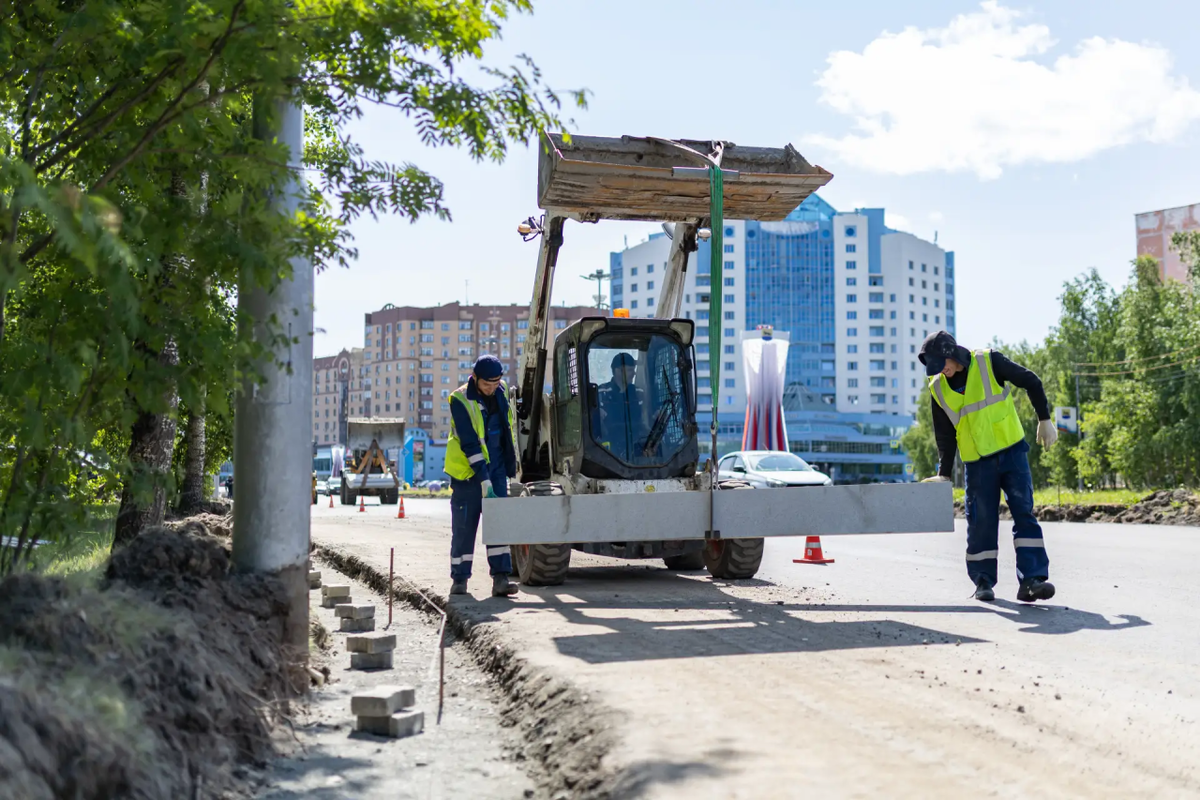    Километр новой дороги на Электротехнической и реконструкция на Тюменском тракте. В Сургуте начался ремонт четырёх участков