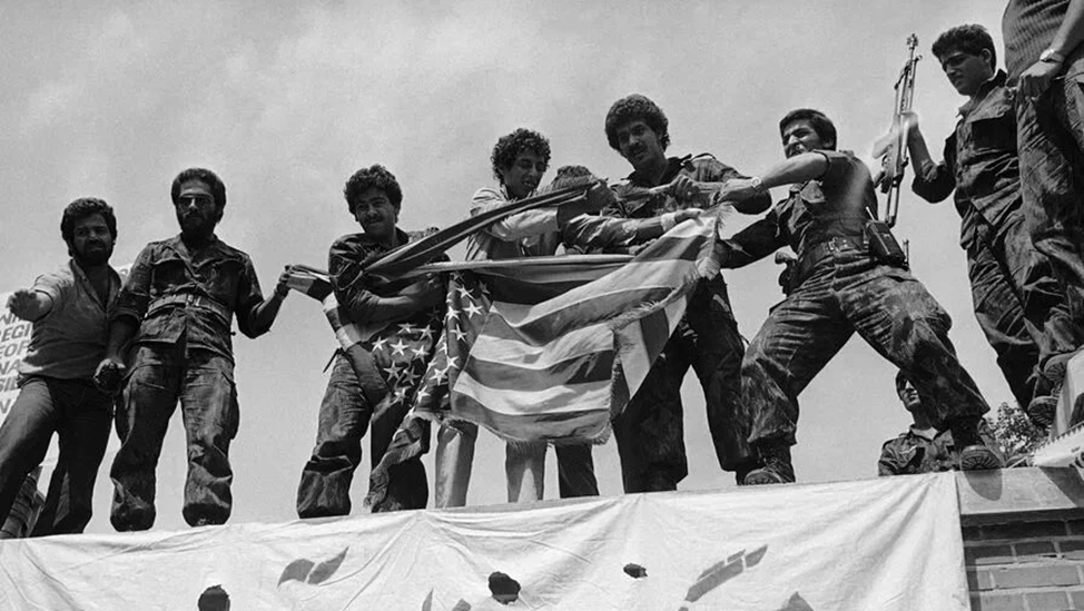 В 1979 г. Ахмадинежад призывал захватить не американское, а советское посольство