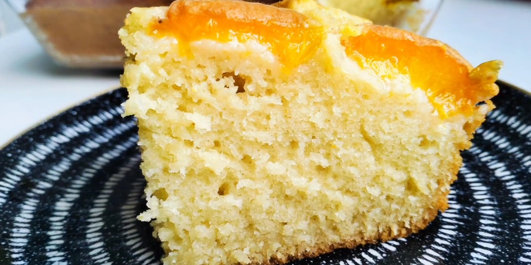 Пирог с абрикосами на кефире домашняя выпечка к чаю🍑