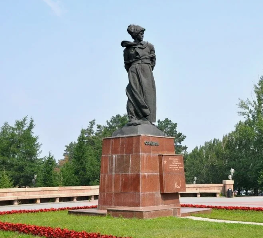 Памятник-мемориал "Орленок" в городе Челябинск.