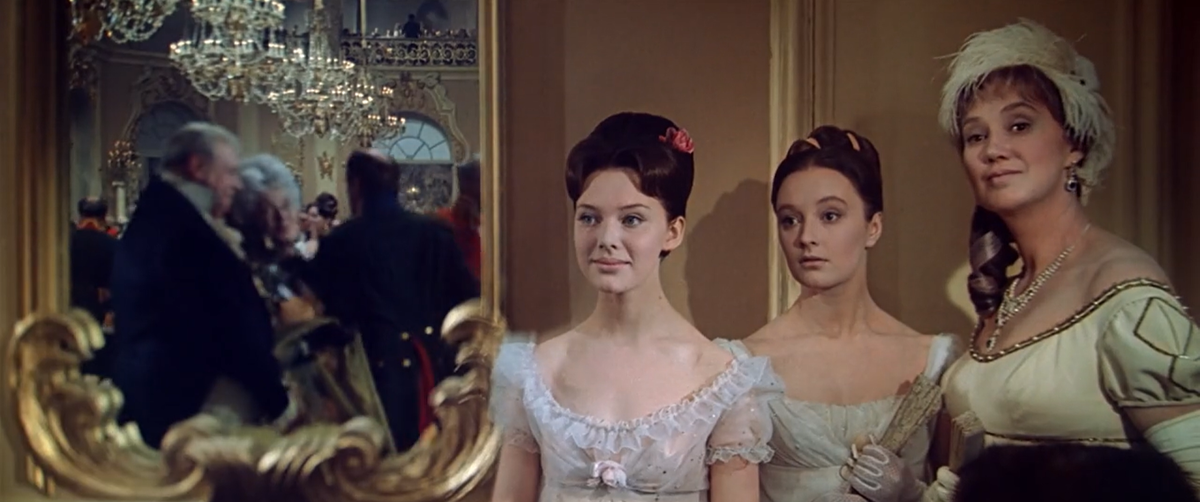 Кадр из кинофильма "Война и мир. Наташа Ростова", 1965-1967 гг., режиссер Сергей Бондарчук, сценаристы Сергей Бондарчук, Василий Соловьёв, композитор Вячеслав Овчинников (скриншот)
