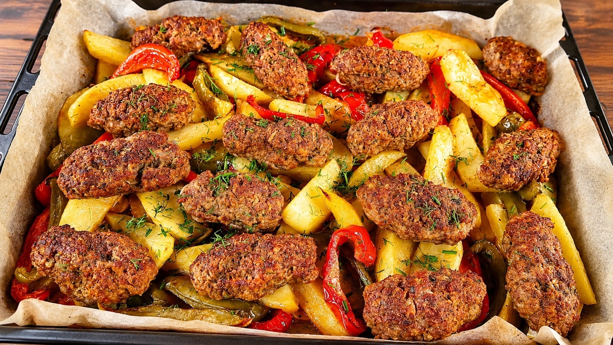 Домашние колбаски с картошкой в духовке