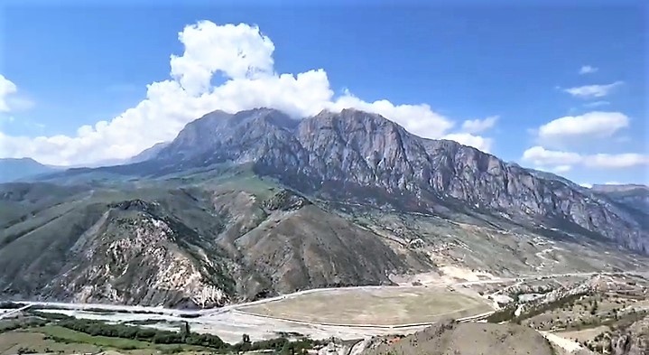 2. В Заромагском ущелье