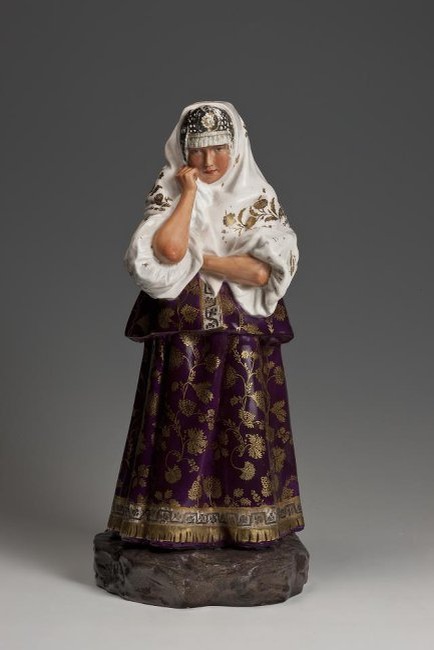 «Олонецкая женщина», Императорский фарфоровый завод, 1909 год.