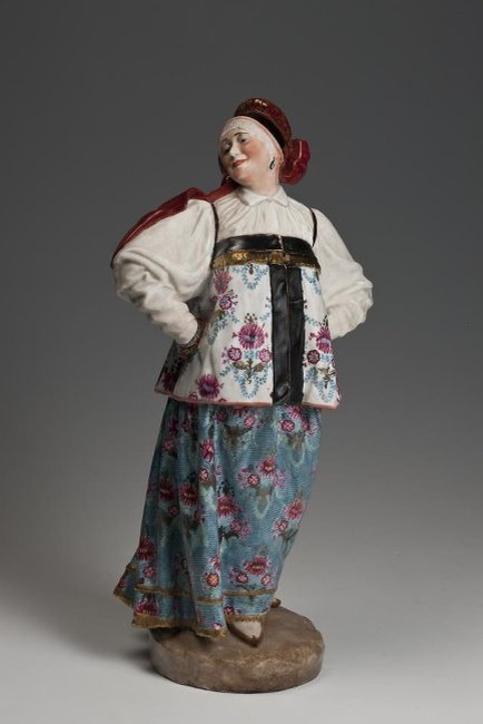 «Женщина Саратовской губернии», Императорский фарфоровый завод, 1913 год. © Государственный Эрмитаж