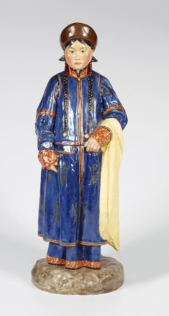 «Бурятская женщина», Императорский фарфоровый завод, 1910 год. © Государственный Эрмитаж