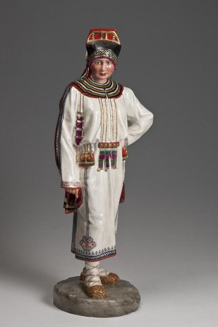 «Мордовка племени мокша», Императорский фарфоровый завод, 1913 год. © Государственный Эрмитаж