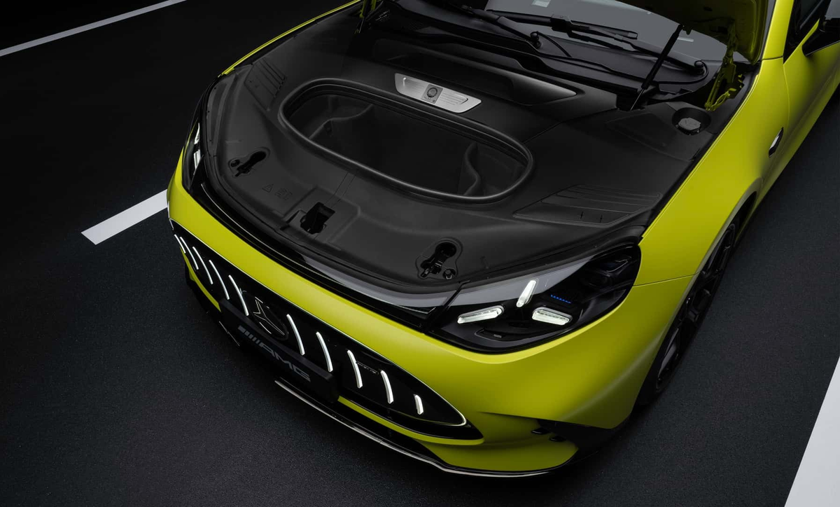 Привычного мотора в новом электричсеском AMG нет – зато есть передний багажник