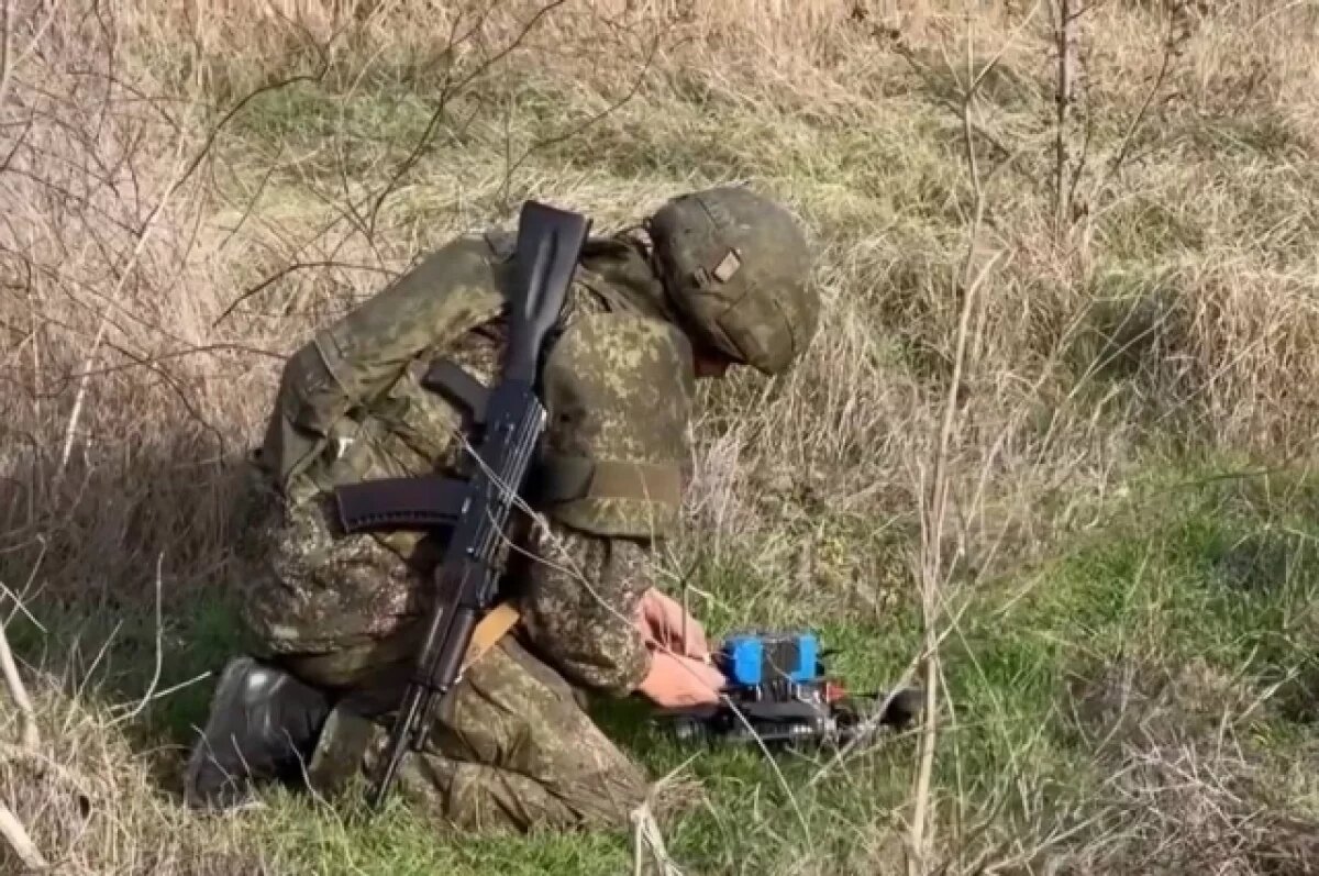    Боец из Бурятии Роман Рязанов под огнём прикрыл товарищей и спас технику