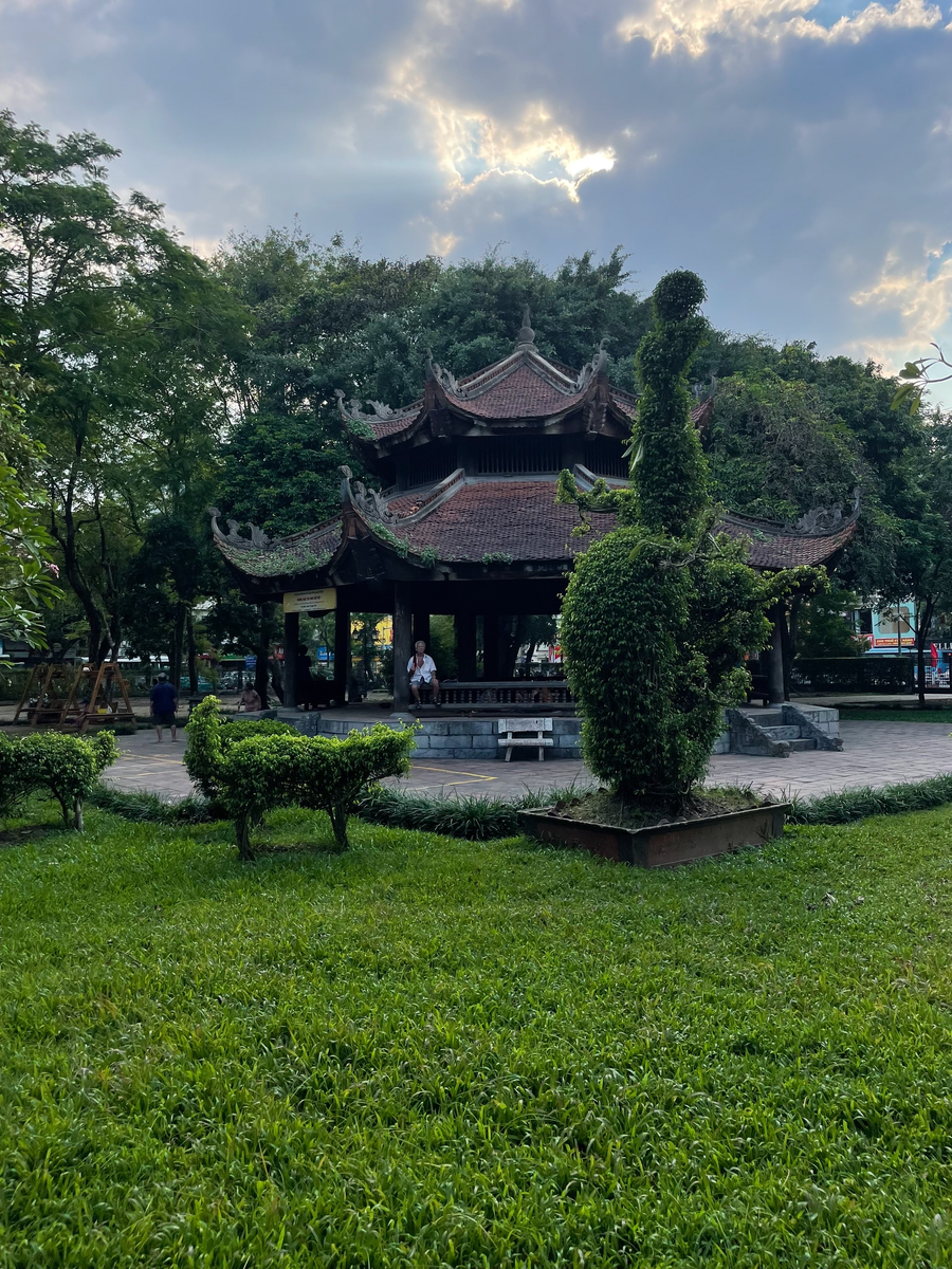Сад, где собираются на спорт