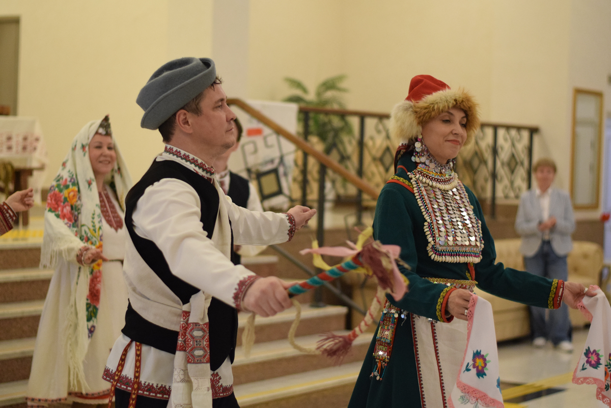 Этно‑фольклорная композиция «Наследие». Фото из группы Дома дружбы народов Марий Эл в соцсети «ВКонтакте».
