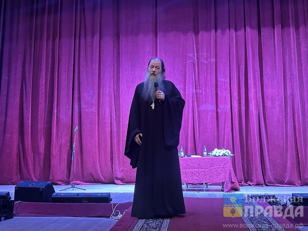     «Рожден не ползать, а летать»: звезда канала «Спас» Артемий Владимиров рассказал волжанам истории из своей жизни
