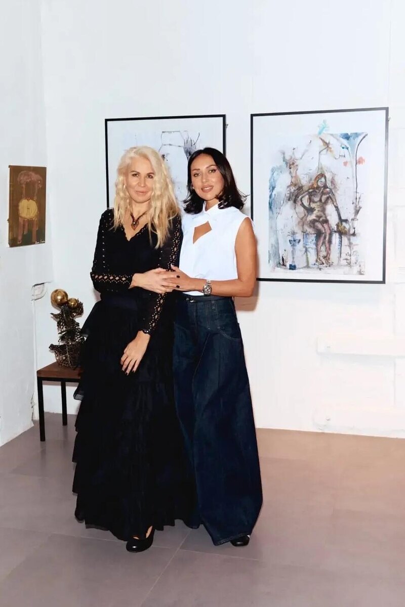    Певица Алсу и руководитель EVA Gallery, автор идеи проекта «Пеппи» Евгения Васильева Николай Зверьков / пресс-служба EVA Gallery