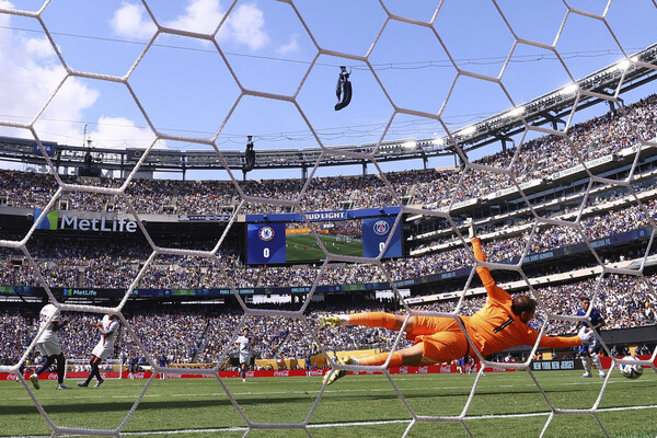    Hannah Mckay/Reuters