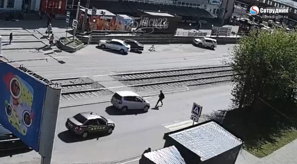    ДТП в Бийске. Источник: кадр видео компании "Сотрудник",