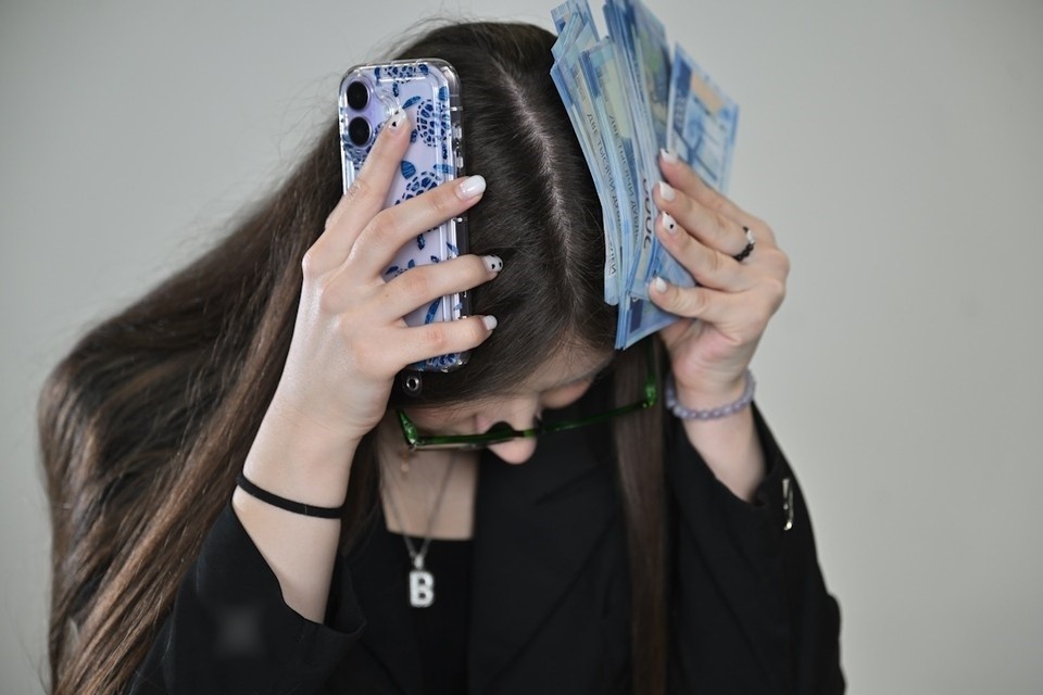    Мошенники выуживают деньги не только у пожилых людей, но и у молодежи. Евгения ГУСЕВА