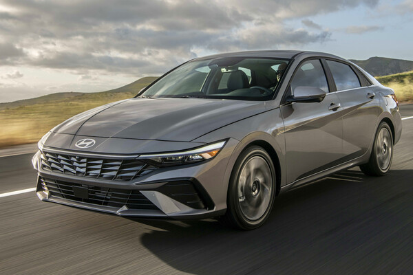 Hyundai Elantra / Hyundai   📷