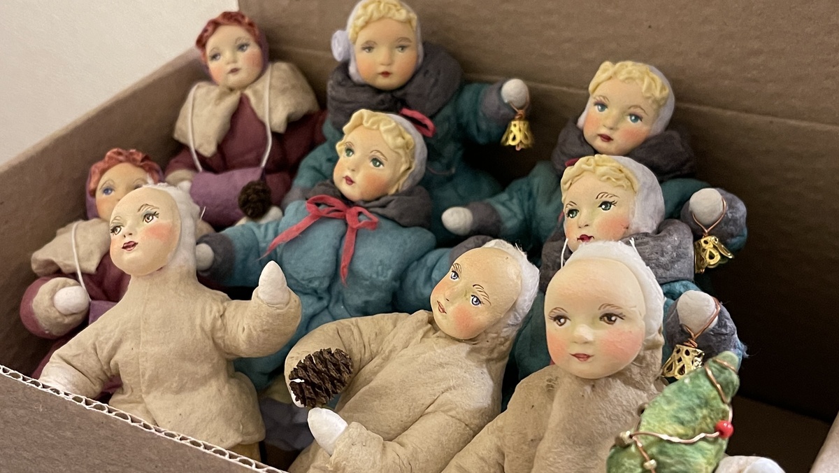 Игрушки из одной коллекции в разной степени готовности