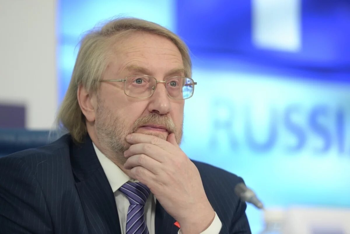    Вся страна знала Вадима Покровского как ведущего специалиста по СПИДу.