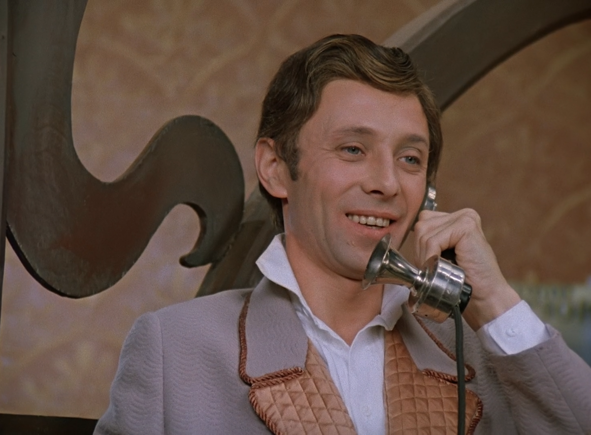 Кадр из кинофильма "Не может быть!", 1975 г., режиссер Леонид Гайдай, сценаристы Владлен Бахнов, Леонид Гайдай, композитор Александр Зацепин (скриншот)