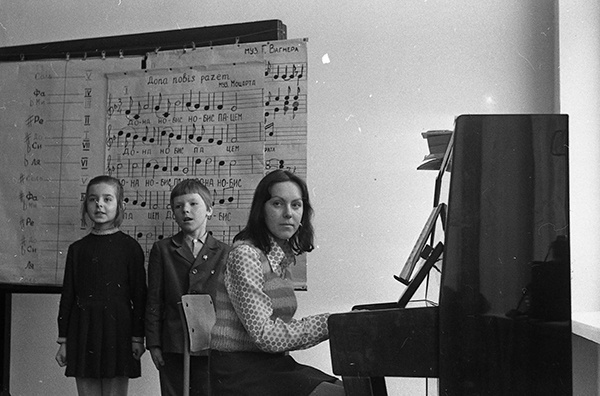 Из серии «Музыкальная школа в Витебске». Дмитрий Воздвиженский, Нина Свиридова, 1970 - 1975 год, г. Витебск, семейный архив Дмитрия Воздвиженского (младшего).

