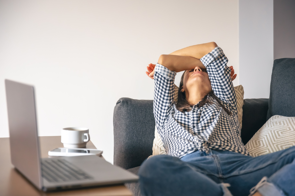 <a href="https://www.magnific.com/ru/free-photo/tired-from-work-young-woman-front-laptop_30807808.htm#fromView=search&page=1&position=7&uuid=8c400b83-4a4b-4d2e-ac40-7a85e1f38dd0&query=%D0%B2%D1%8B%D0%B3%D0%BE%D1%80%D0%B0%D0%BD%D0%B8%D0%B5">Изображение от pvproductions на Magnific</a>