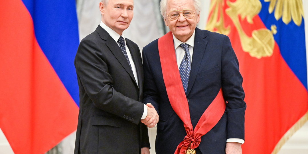 Путин вручил певцу Юрию Антонову орден "За заслуги перед Отечеством" I степени