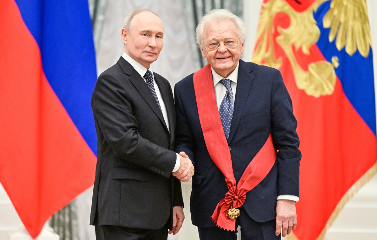    Президент РФ Владимир Путин и Юрий Антонов  Станислав Красильников/POOL/ТАСС