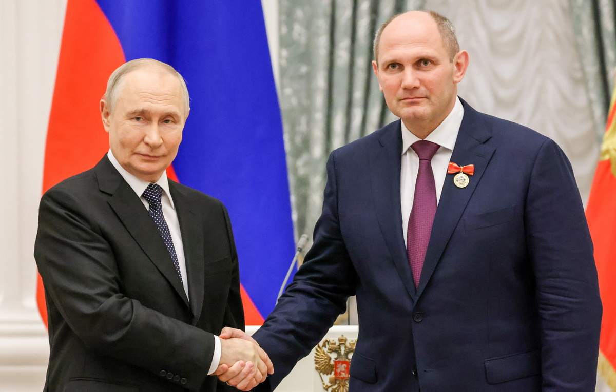    Президент России Владимир Путин и президент Федерации дзюдо Санкт-Петербурга Михаил Рахлин  Владимир Гердо/ТАСС