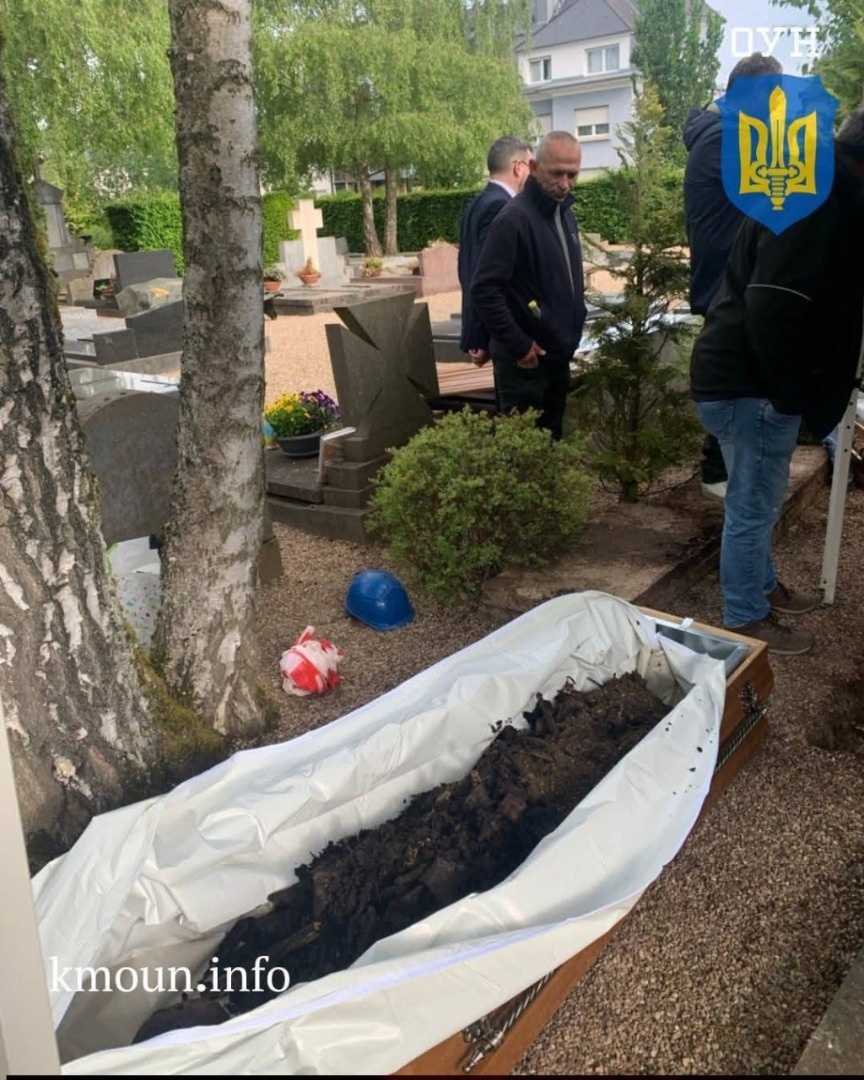    «Пантеон нацистского отребья». На болоте под Киевом закопали останки Андрея Мельника и его жены