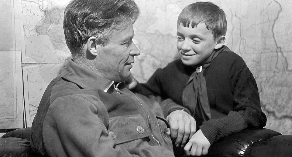    Герой Советского Союза Василий Молоков с сыном Валерием. 1934 год. Владислав Микоша / РИА «Новости»