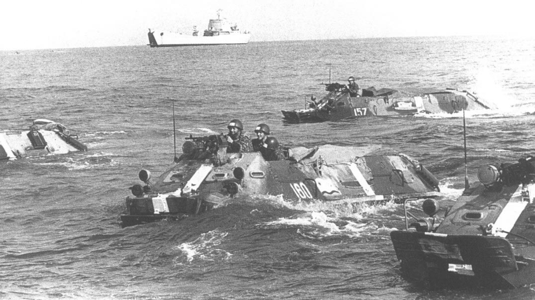 БТР-60П морской пехоты на учениях 'Юг, 17 июня 1971 г.
Источник: war-book.ru