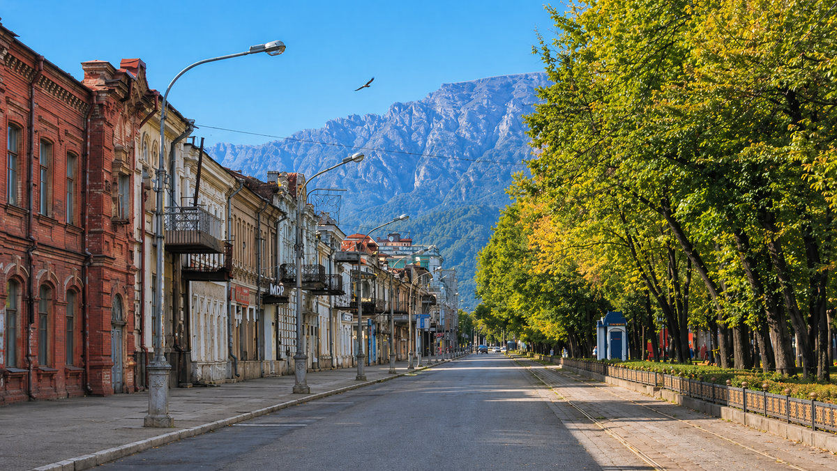 Проспект Мира. На заднем плане — гора Столовая