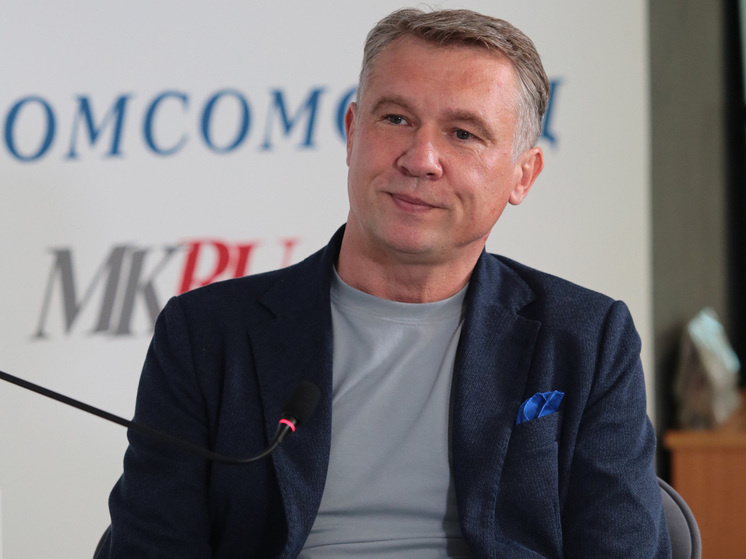     Главный тренер «Балтики» Андрей Талалаев со своей командой. / Наталья Мущинкина