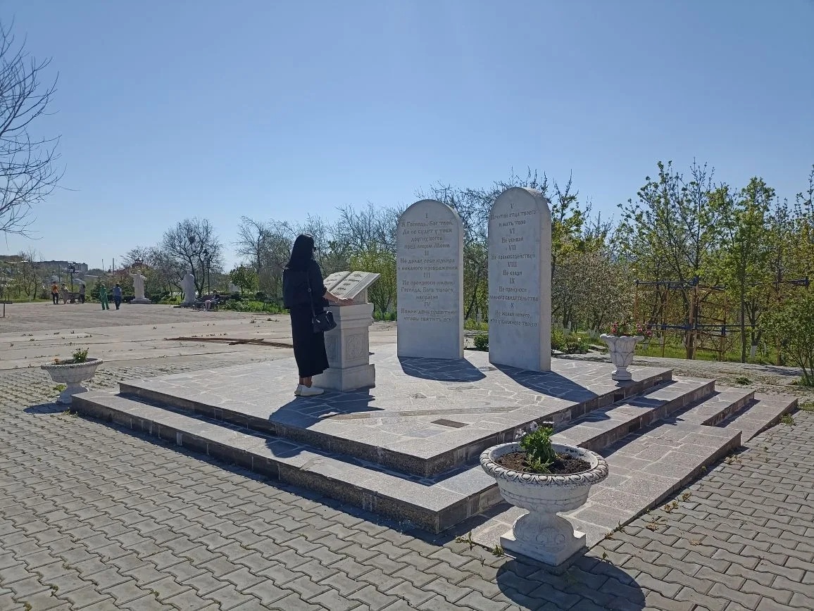 В Ессентуках - заповеди у статуи Христа Спасителя