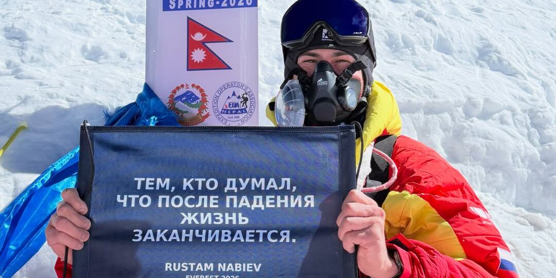 Рустам Набиев достиг вершины Эвереста!
