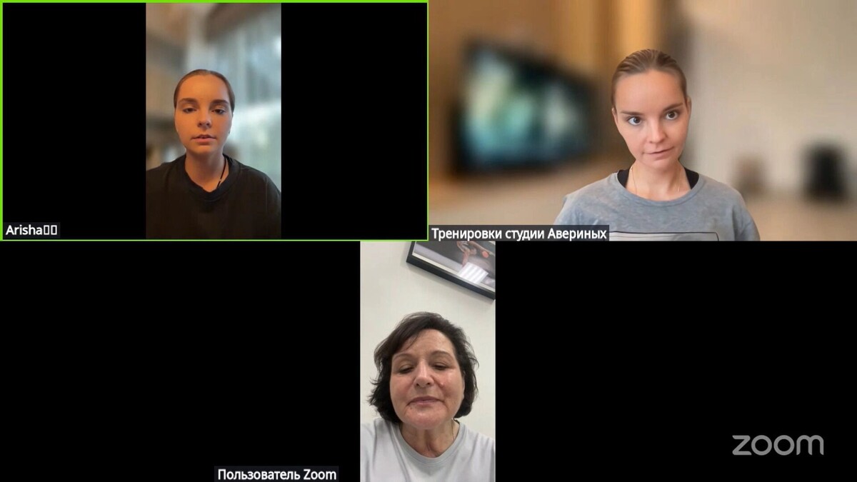    Первый тренер сестер Авериных ответила на вопросы родителей   Скриншот с трансляции сестер Авериных на личном сайте (averiny.online)