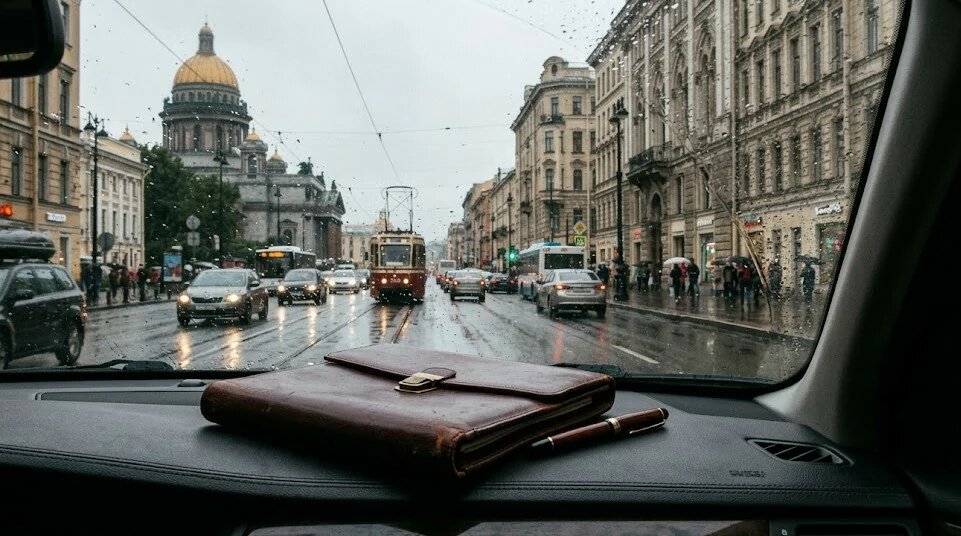 Дождливый Питер, Невский проспект и внезапный срыв дорогой сделки прямо у стола нотариуса.