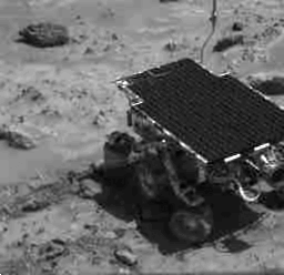 Марсоход Mars Pathfinder, разворачивающий свой рентгеновский спектрометр Alpha Proton.