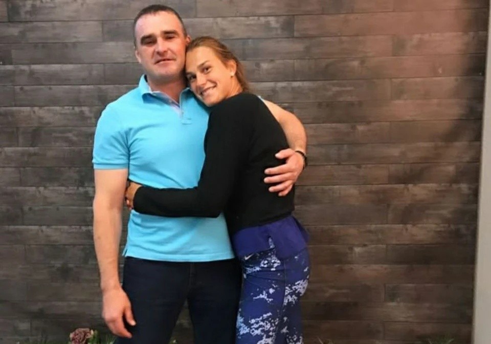    Арина достигла больших высот в жизни и теннисе благодаря поддержке отца. Фото: социальные сети Арины Соболенко.