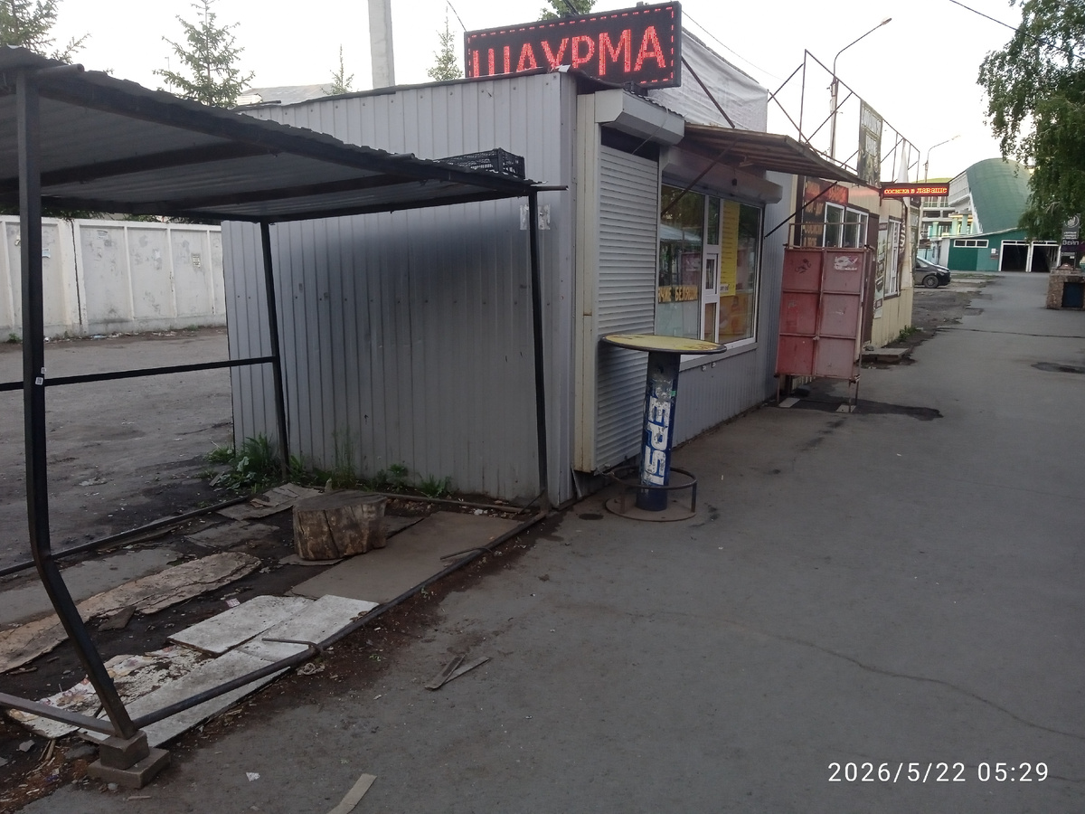 г.Омск  п.Привокзалка (справо/ вверху/ зеленое на фото пешеходный переход от Ж/Д)  это за спиной, а впереди... 