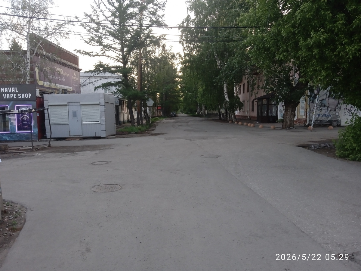 г.Омск п.Привокзальный. Налево пойдешь - развороченные дороги. ноги переломать можно.