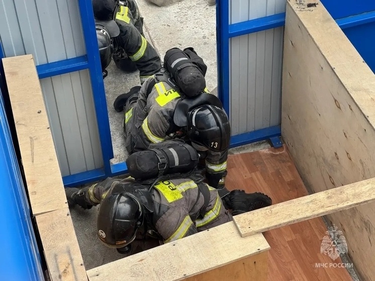     В Хабаровске выбирают лучшее звено газодымозащитной службы МЧС. Фото: Пресс-служба ГУ МЧС Хабаровского края